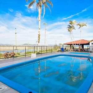 Apartamento térreo em Condomínio Pé na Areia P847